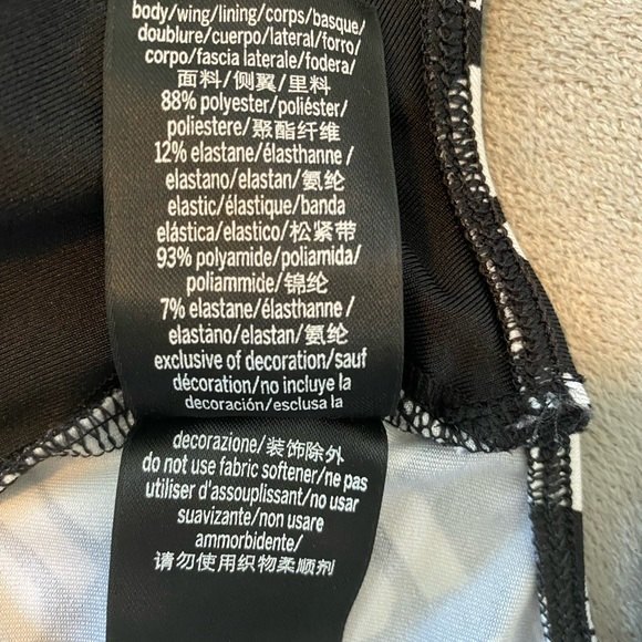 ⭐️ Victoria’s Secret Pink Lightly Lined Sports Bra Size medium - Picture 5 of 5